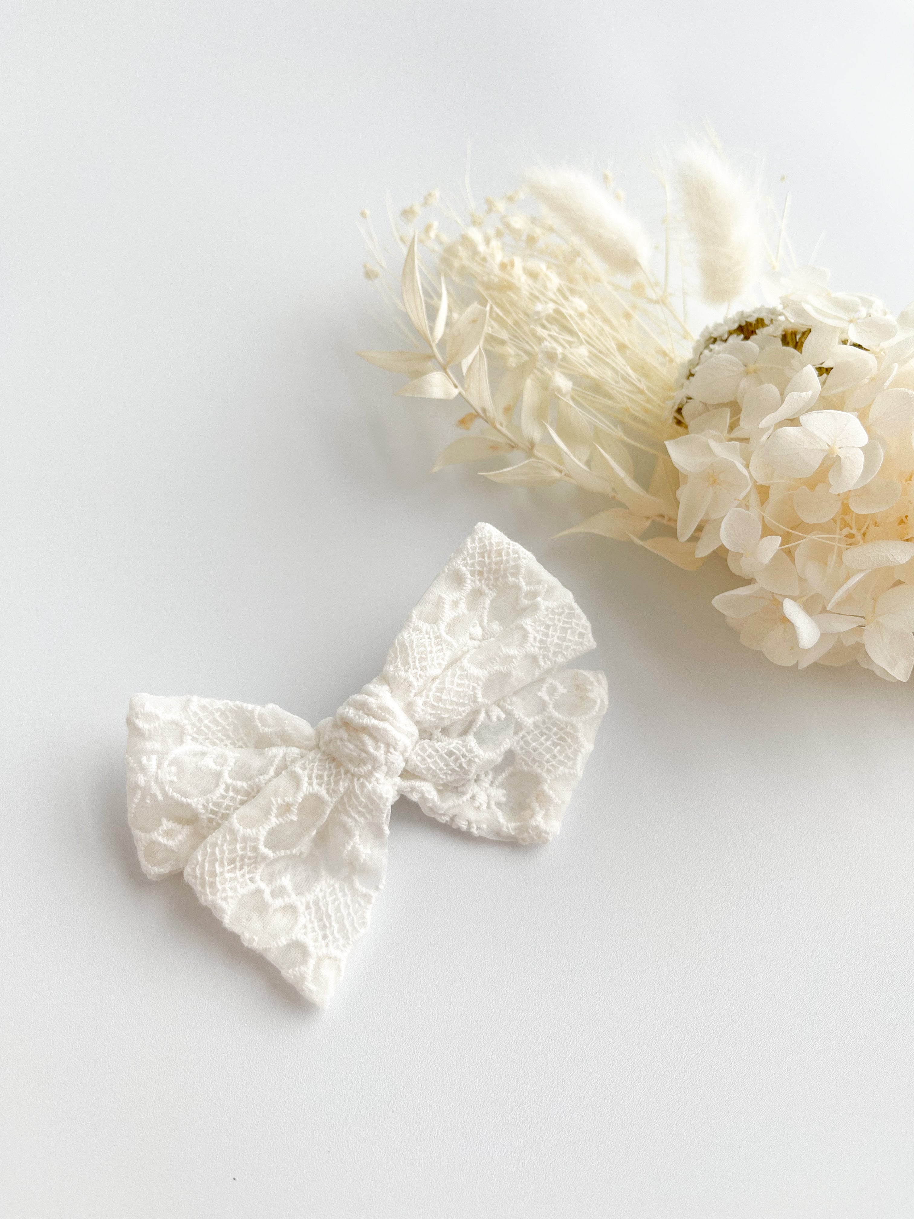 Elegant Lace Clip